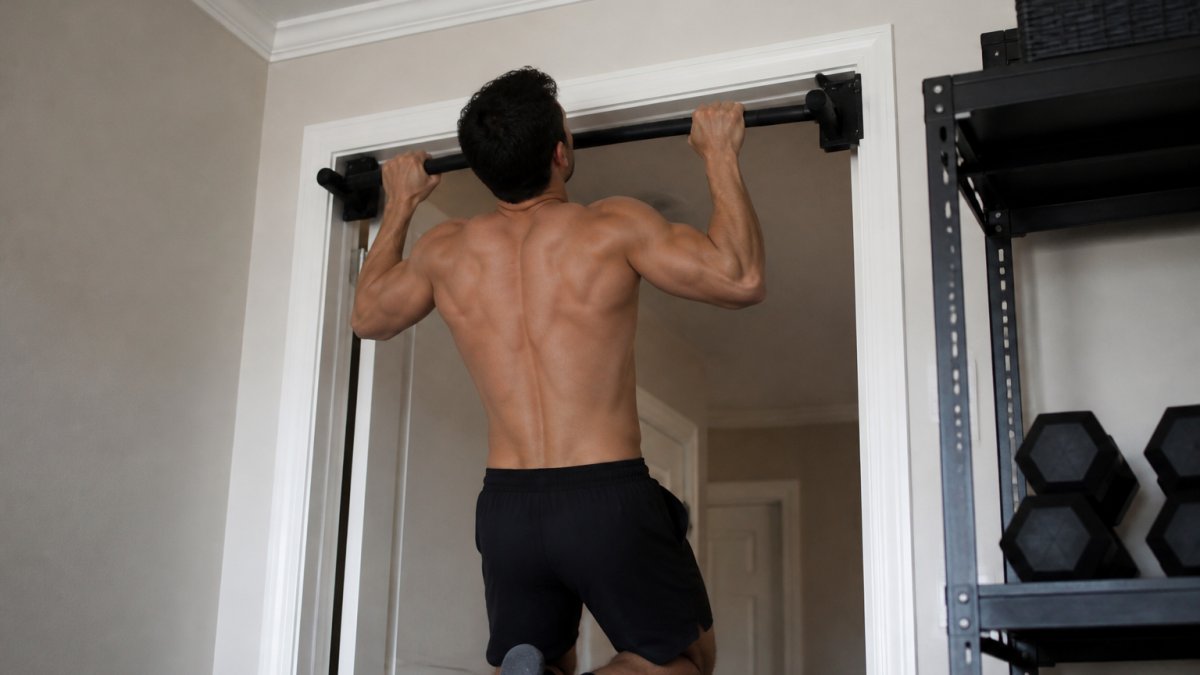 7 Best Pull Up Bar Routines for Home Training
